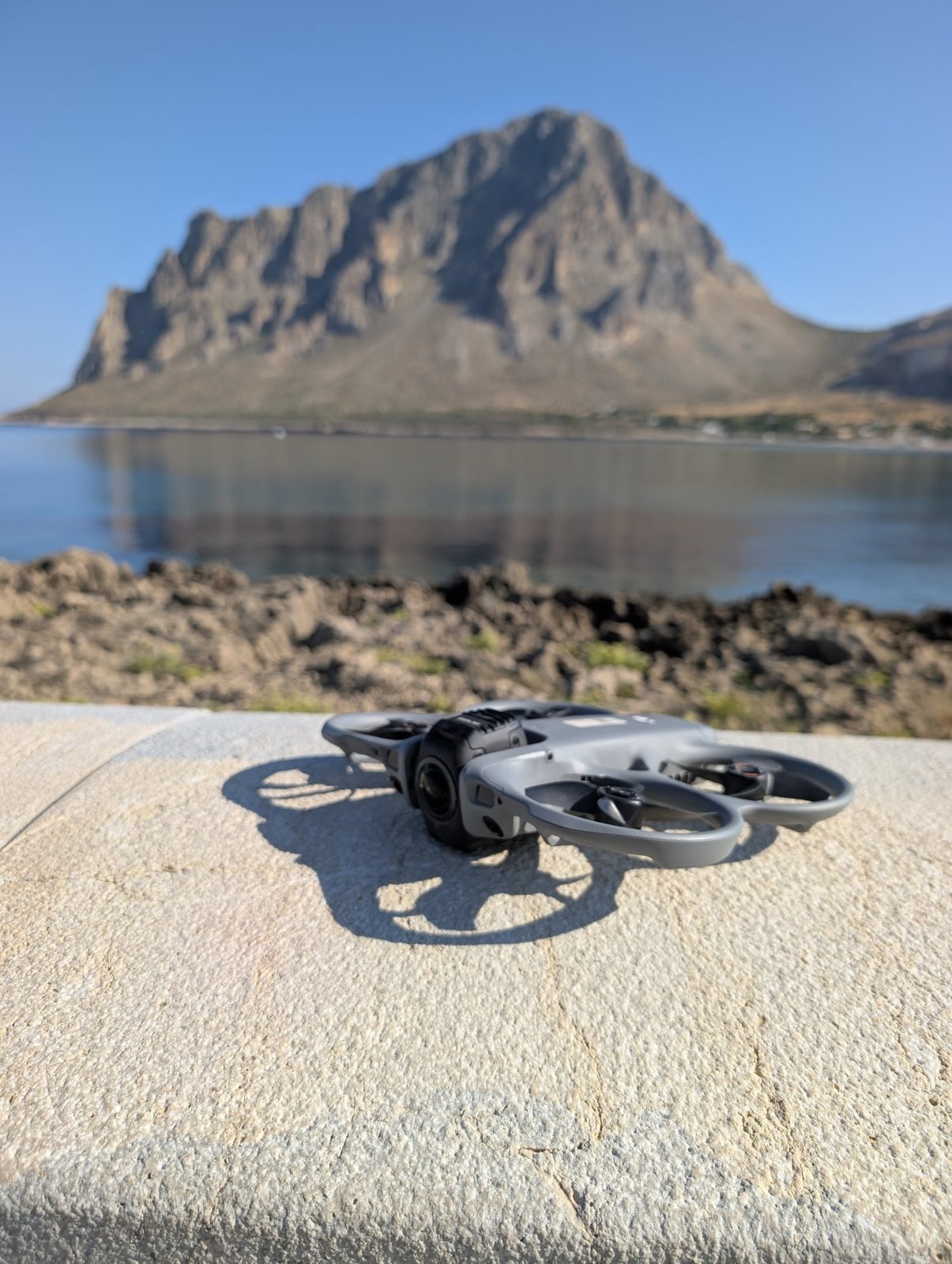 Il drone DJI Avata 360 di Alessandro Milia a Cornino, davanti a Monte Cofano
